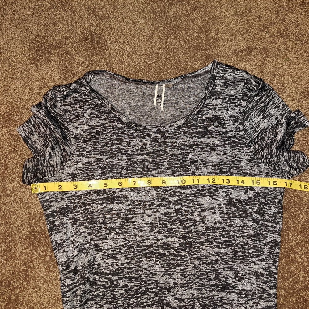 Bke Short Sleeve Black/Grey Glitter Tee size Medium - Picture 6 of 7